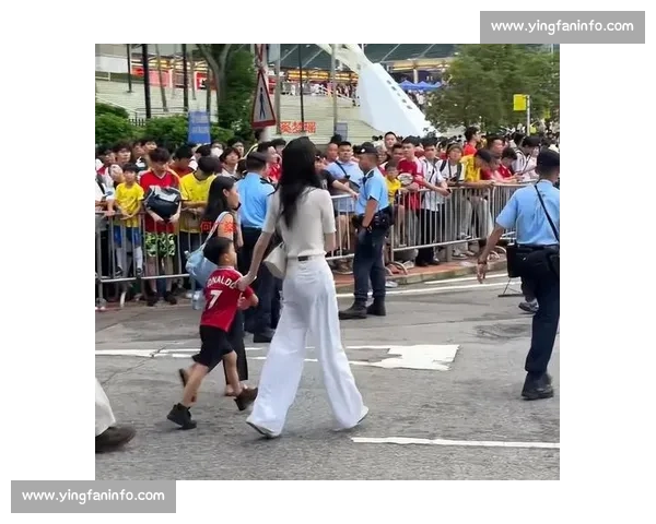 当路人球迷走进赛场背后的真实心声与热爱故事他们的观赛选择与情感共鸣